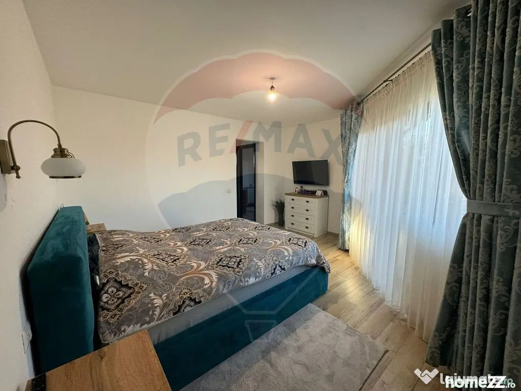 Casă / Vilă deosebită în Golești S+P+1E