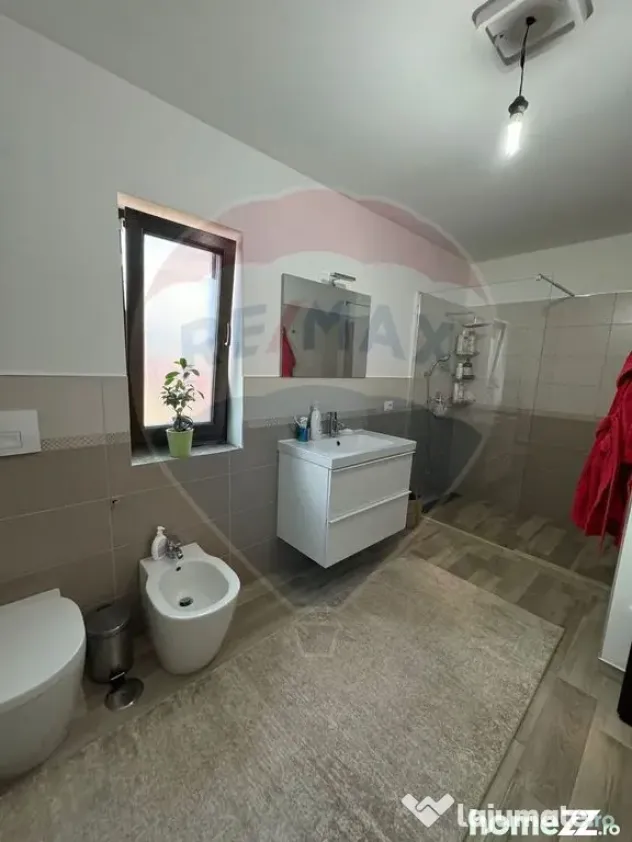 Casă / Vilă deosebită în Golești S+P+1E