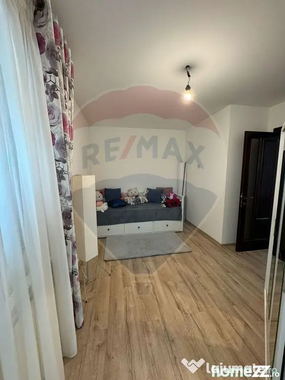 Casă / Vilă deosebită în Golești S+P+1E