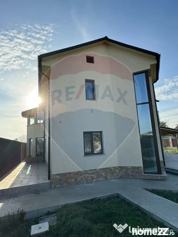 Casă / Vilă deosebită în Golești S+P+1E