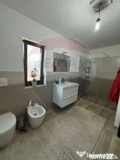 Casă / Vilă deosebită în Golești S+P+1E 