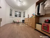 Casa individuala cu 6 camere, 3 bai, garaj, teren 500 mp si 2 fronturi 