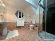 Casa individuala cu 6 camere, 3 bai, garaj, teren 500 mp si 2 fronturi 