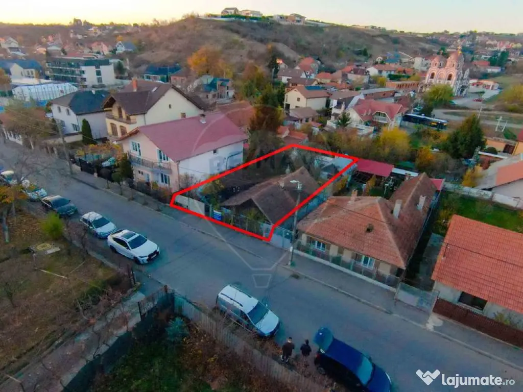 Casă cu 3 camere de vânzare în zona Centrală, Strada ...