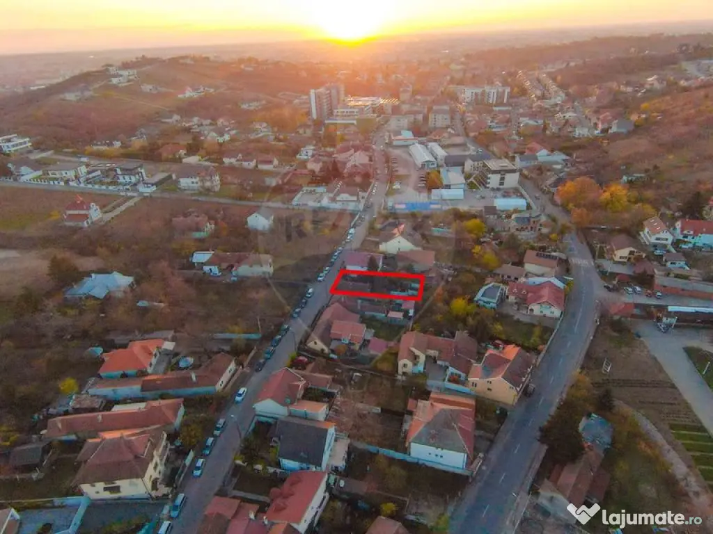 Casă cu 3 camere de vânzare în zona Centrală, Strada ...