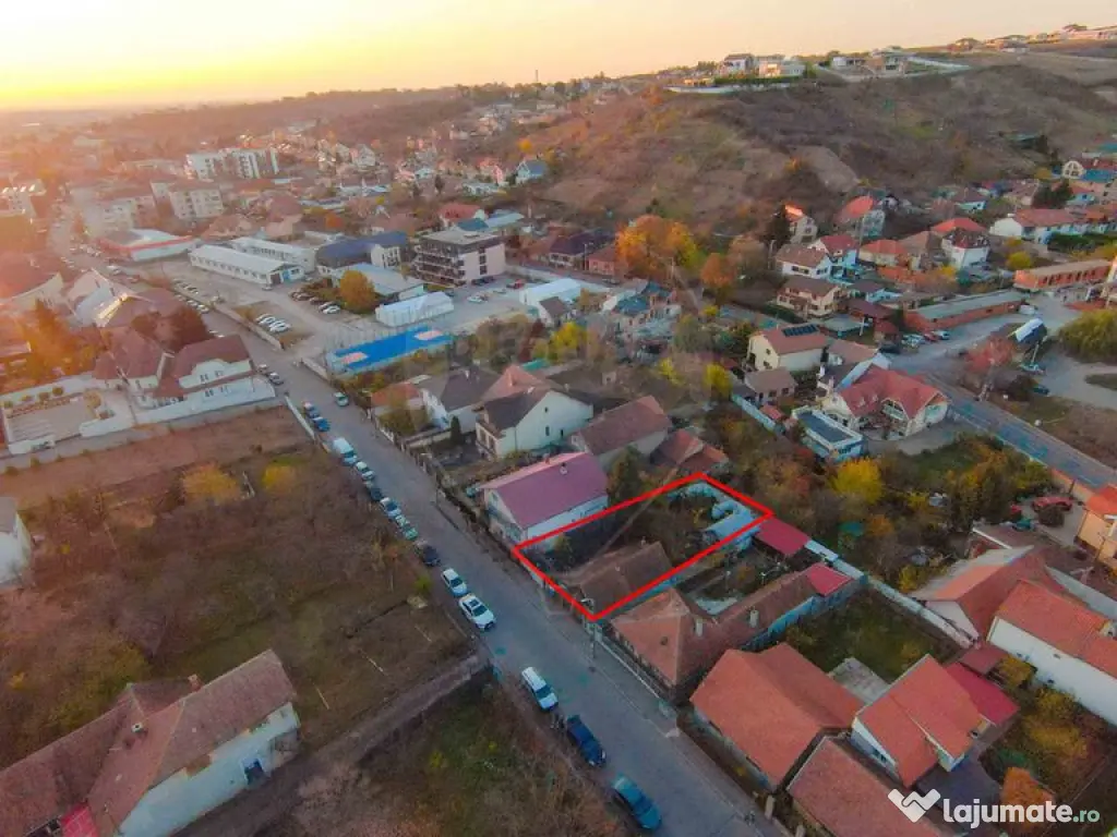 Casă cu 3 camere de vânzare în zona Centrală, Strada ...