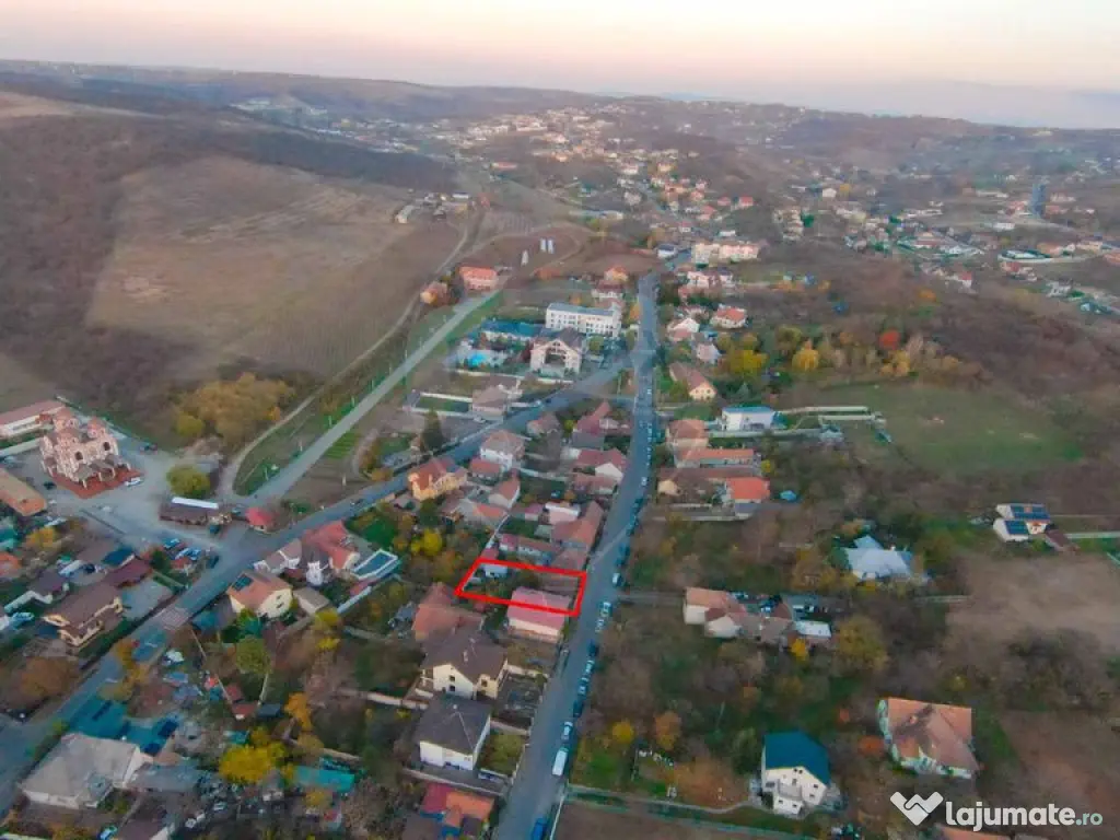 Casă cu 3 camere de vânzare în zona Centrală, Strada ...