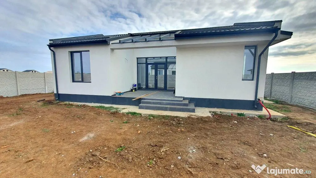 Vila finisata la cheie 4cam fara etaj/intrare com. Bercen...