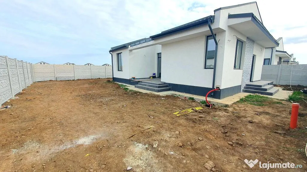 Vila finisata la cheie 4cam fara etaj/intrare com. Bercen...