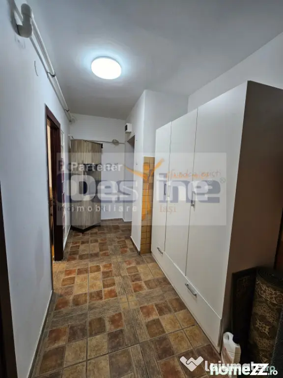 Apartament 2 camere, Semidecomandat, 49 mp, loc de parcare