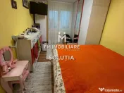 Apartament 3 camere decomandat, etajul 2 -zona Casa de Pe... 