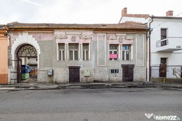 Casă interbelică cu tavane înalte, demisol și curte, ...