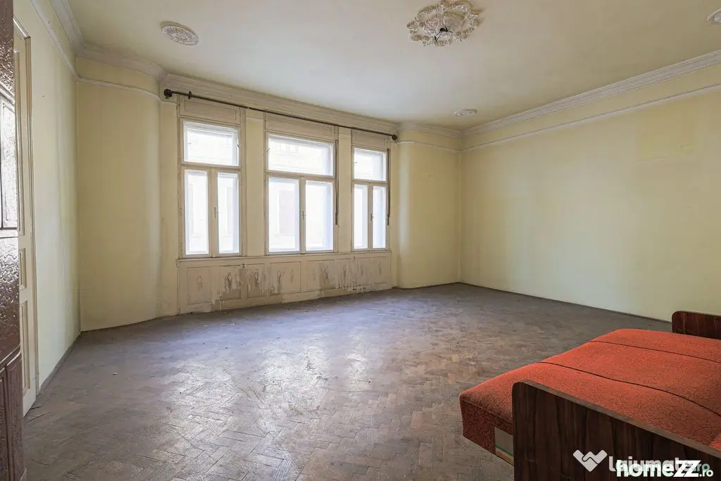 Casă interbelică cu tavane înalte, demisol și curte, ...