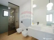 De vânzare Vilă cu 8 camere în Sânmartin, 290 mp util... 