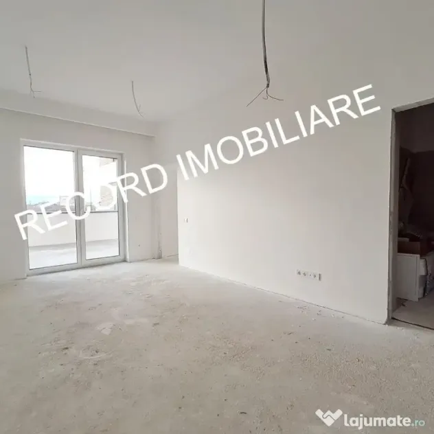 Spatiu comercial, 2 camere, terasa 23 mp, acces din terasa Apahida