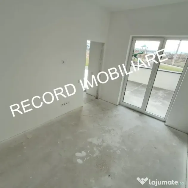 Spatiu comercial, 2 camere, terasa 23 mp, acces din terasa Apahida