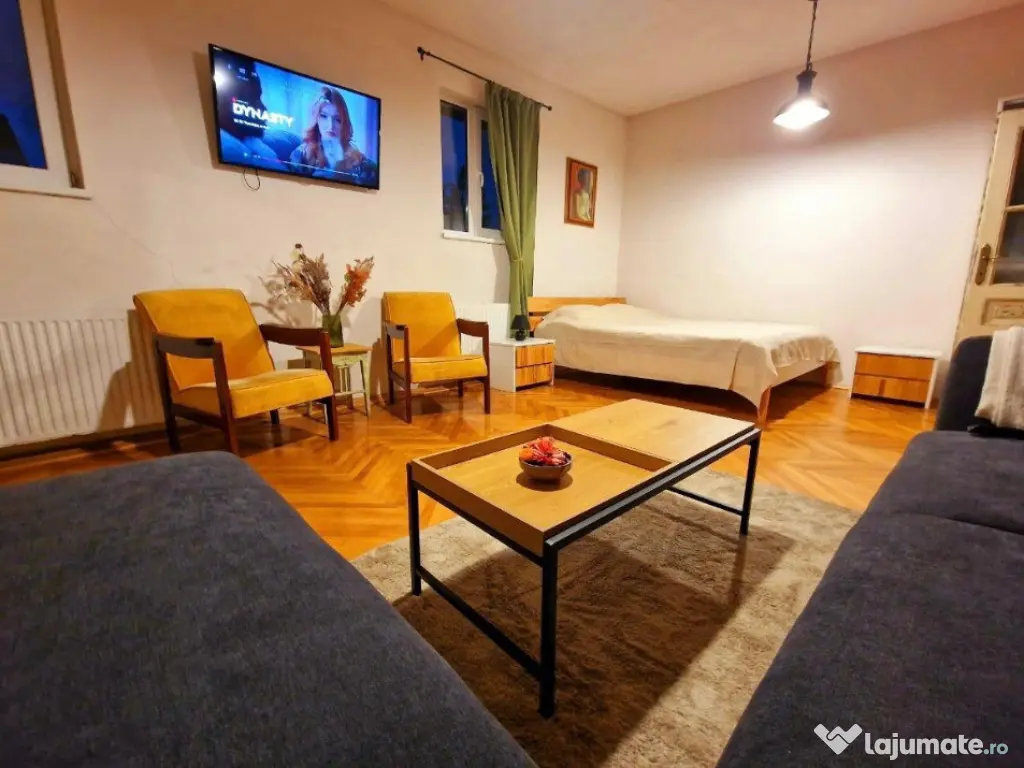 Apartament 2 camere, semidecomandat - zona Centru Istoric