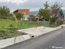 Teren intravilan generos cu utilitati si front larg in Jucu