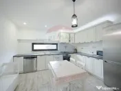 Casă 4 Camere cu Garaj, Construită de Proprietar, Carti... 