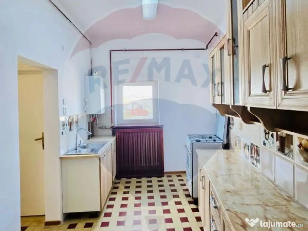 De vanzare apartament central cu terasa, Zona Romana