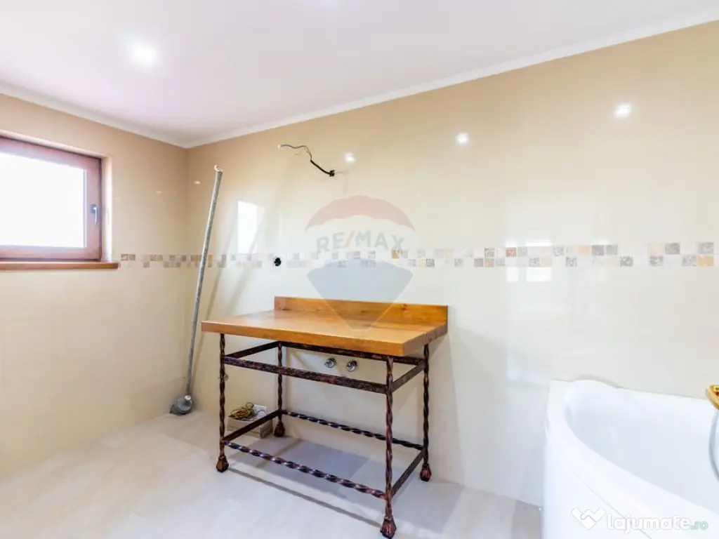 Casă finalizată, 278 mp teren 2305 mp Pleașa, Bucov, P...