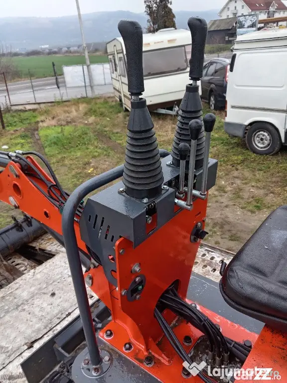 Miniexcavatoare NOI 1000 kg - 1200 kg