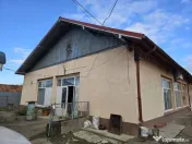 Se oferă spre vânzare / închiriere clădire cu spațiu... 