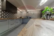 Vanzare 2 Cabane Lux Muntele Baisorii, Afacere la cheie, ... 