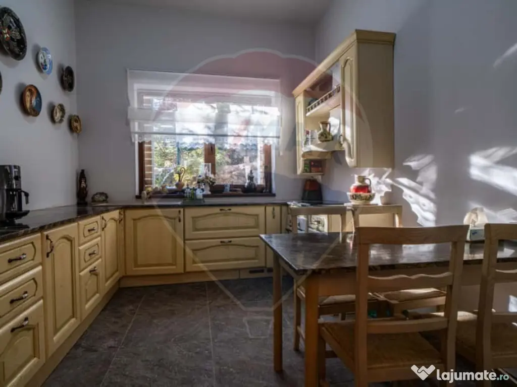 Vanzare 2 Cabane Lux Muntele Baisorii, Afacere la cheie, ...