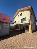 Casă mare, 9 camere, curte 1000 mp – disponibilă pentru