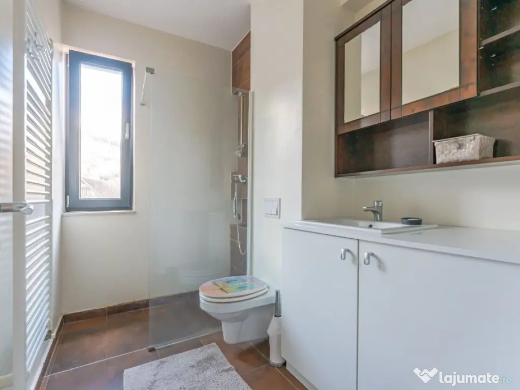 Apartament 2 Camere de Închiriat – Zona Șchei, Parcar...