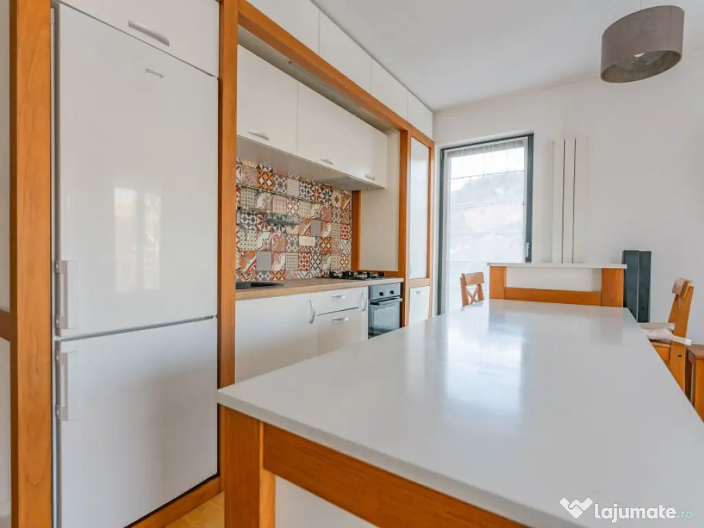 Apartament 2 Camere de Închiriat – Zona Șchei, Parcar...