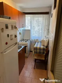 Apartament cu 3 camere de vanzare, situat in zona Inel 2 - G