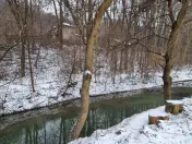 Hemeius/Teren cu deschidere la pădure și pârâu/certifica 