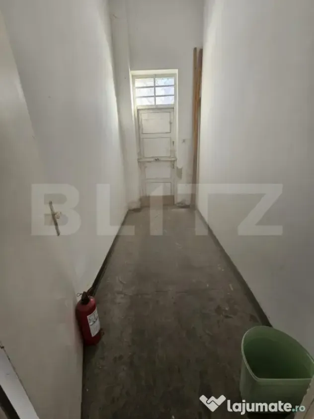 Spațiu comercial 50 mp, parter, cu vitrină și 2 intrări