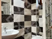 Pensiune cu 7 camere de vanzare in Baile 1 Mai 