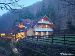 Casa/Pensiune,doua imobile „intr-unul singur” de vanzare, Valea Bratcu