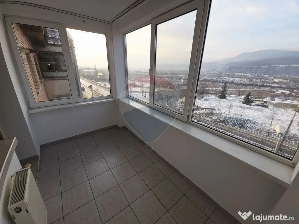 Apartament cu 2 camere de vânzare în zona 1 Mai