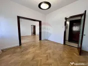 Apartament cu 4 camere nemobilat in P-ta Victoriei langa ... 