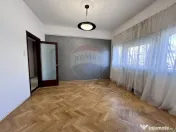 Apartament cu 4 camere nemobilat in P-ta Victoriei langa ... 