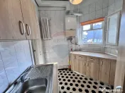 Apartament cu 4 camere nemobilat in P-ta Victoriei langa ... 