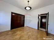 Apartament cu 4 camere nemobilat in P-ta Victoriei langa ... 