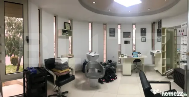 Spatiu comercial / Spa de Vanzare, 290 mp, zona Micro 3 Targ
