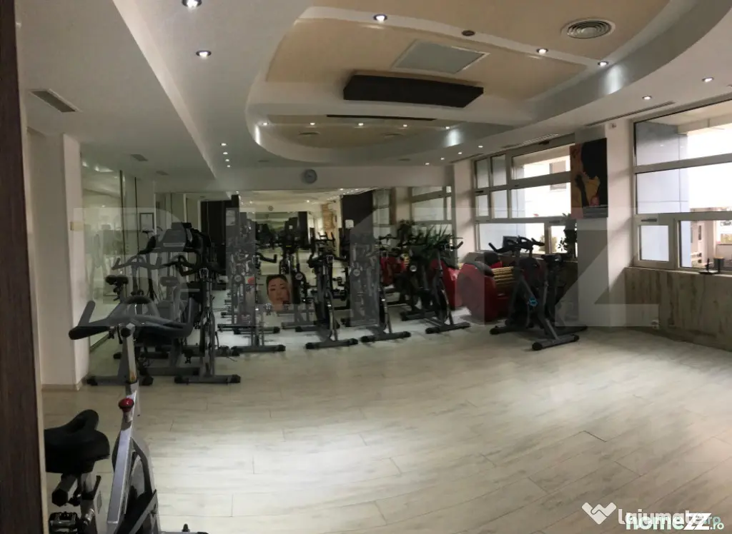Spatiu comercial / Spa de Vanzare, 290 mp, zona Micro 3 Targ