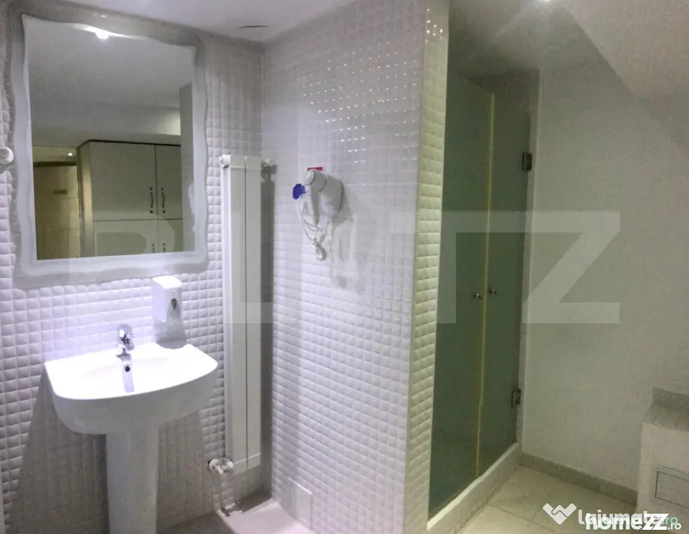 Spatiu comercial / Spa de Vanzare, 290 mp, zona Micro 3 Targ
