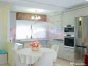 Casă de vânzare cu 4 camere în cartierul Beverly Hills... 