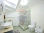 Casă de vânzare cu 4 camere în cartierul Beverly Hills... 