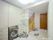 Casă de vânzare cu 4 camere în cartierul Beverly Hills... 