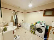 Apartament 3 camere in vila Giulesti zona linistita și curt 