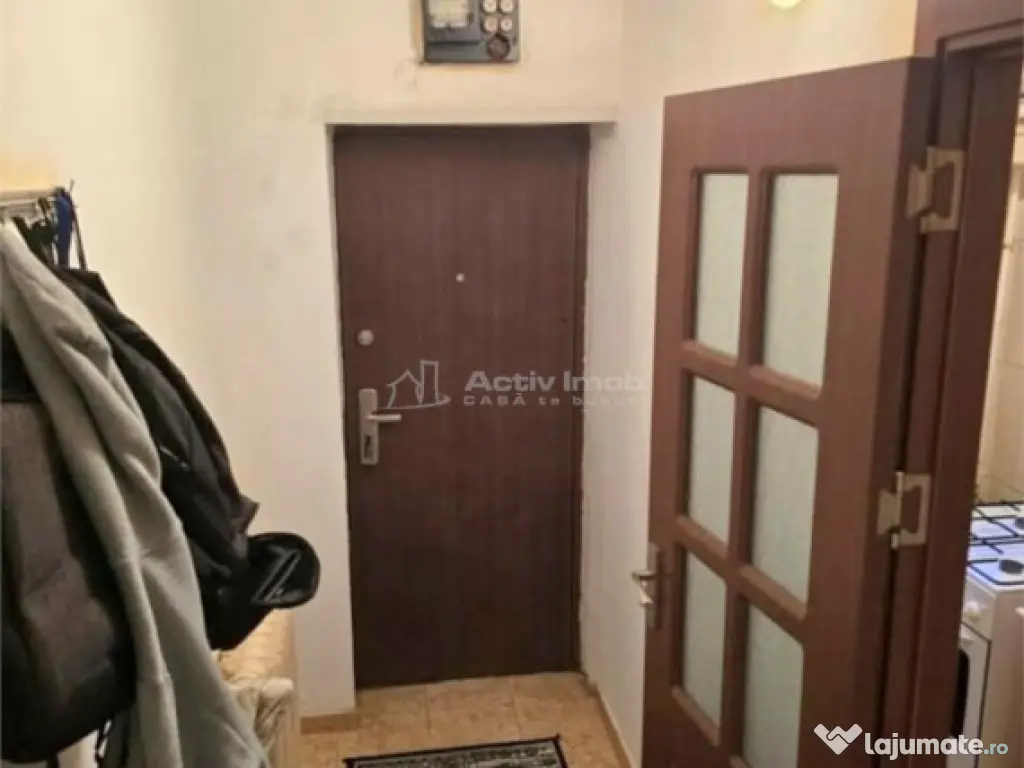 Piata Salajan, garsoniera parter bloc, intrare separata !